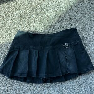 Black Pleated Mini Skirt